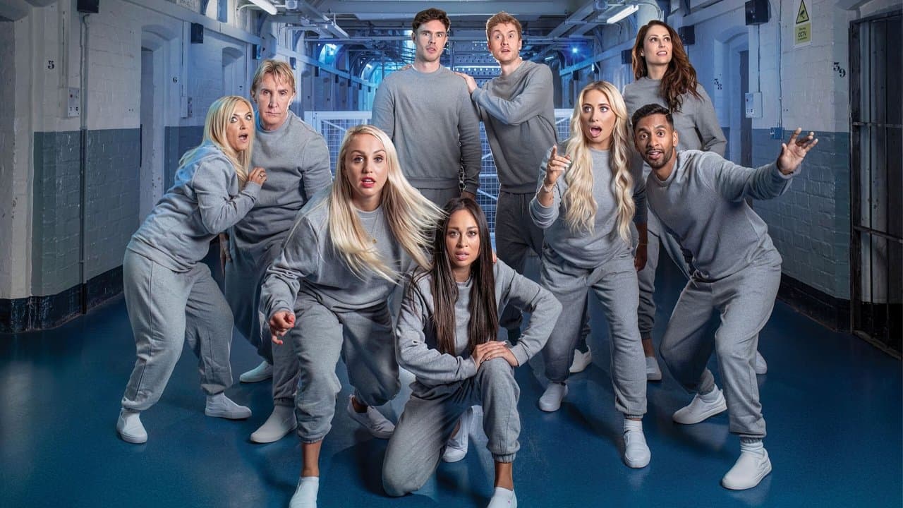 Celebrity Huntedの背景画像