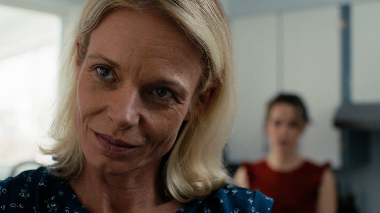 Her Mother's Eyesの背景画像