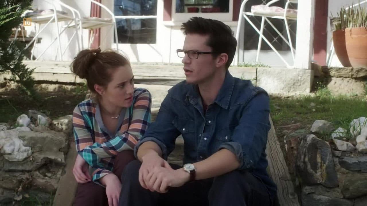 16 and Missingの背景画像