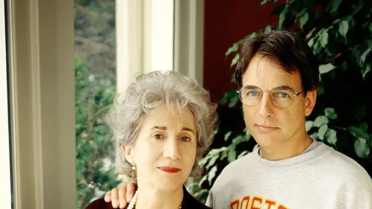 And Never Let Her Goの背景画像