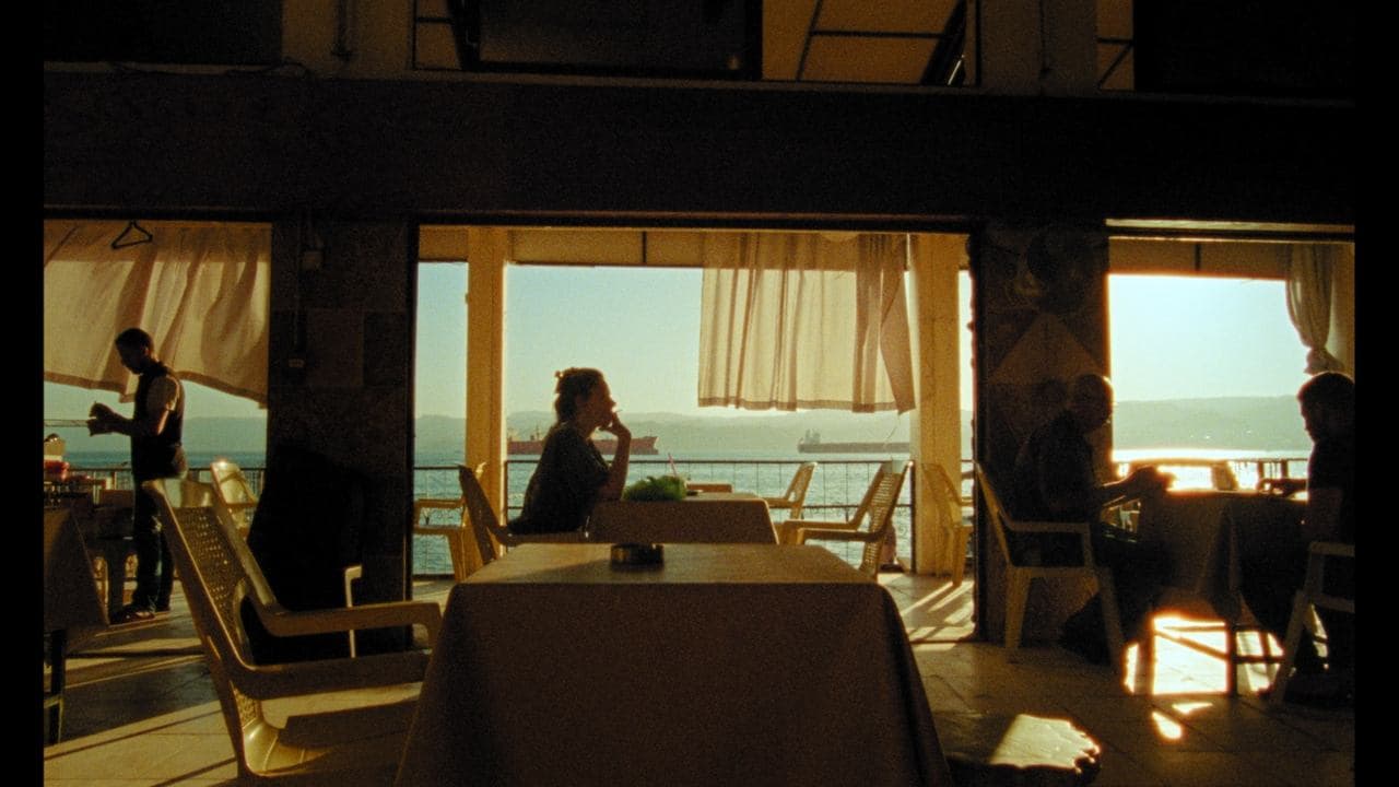 البحر الأحمر يبكيの背景画像