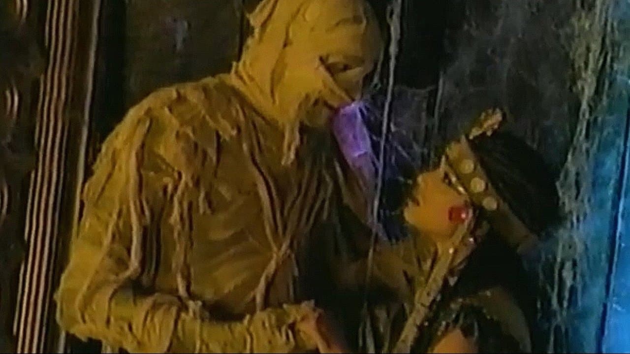 Bone Chillers: Art Intimidates Lifeの背景画像