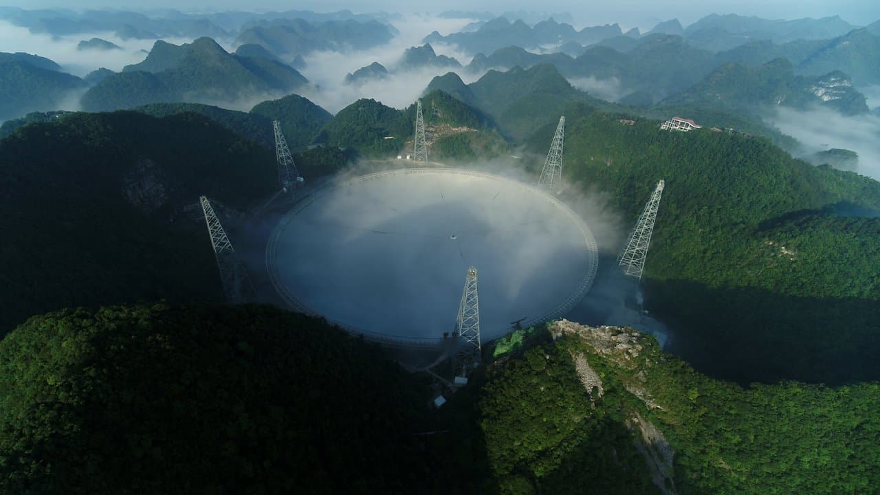 FAST, à l'écoute de l'universの背景画像