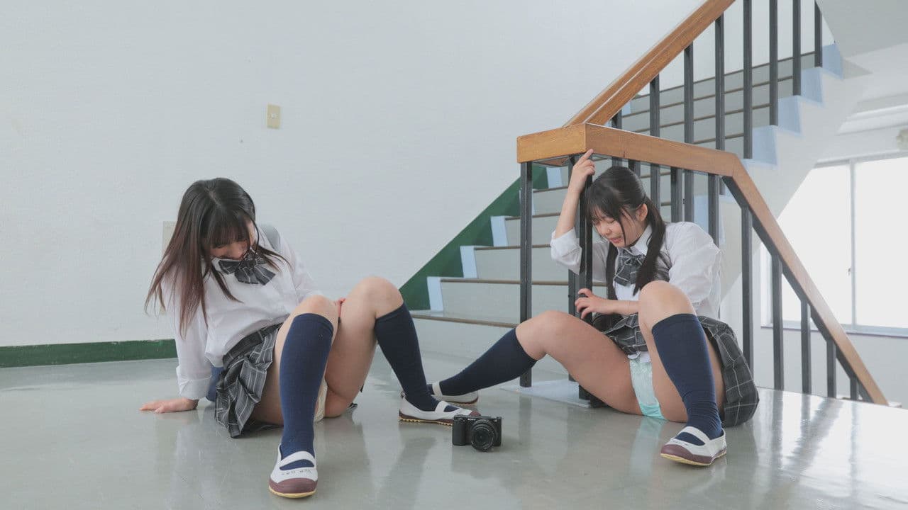 クラスで一番美人なマドンナのパンチラが撮れちゃった！？パンツ写真をオカズにマンズリしていたらバレちゃったけど相互オナニーで好きが溢れて校内レズに発展したの背景画像