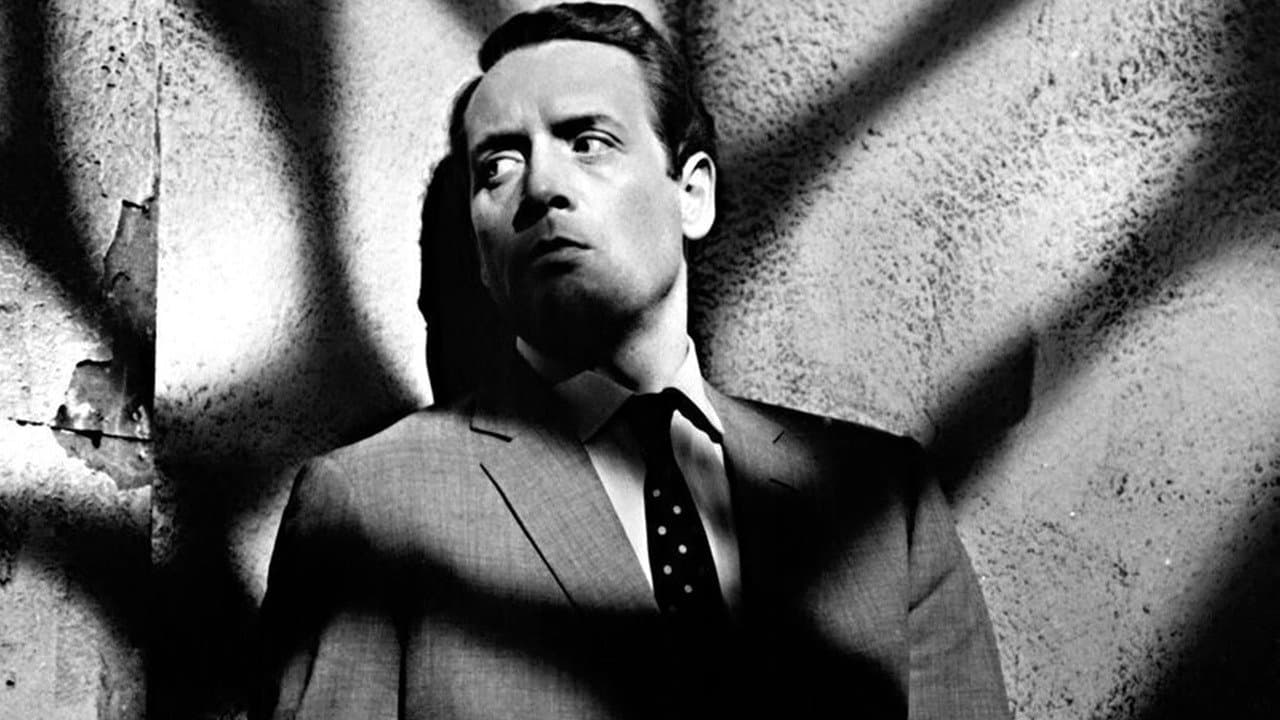 Danger Manの背景画像