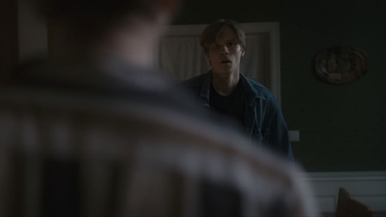 Look Twiceの背景画像