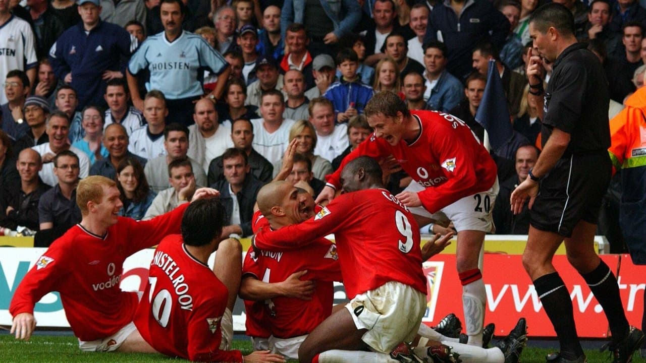 Manchester United: The Official History 1878-2008の背景画像