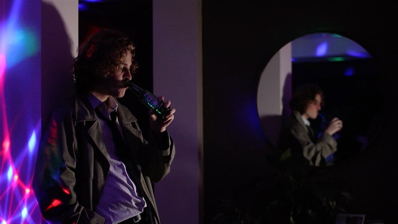 Hold Me: A Hellblazer Storyの背景画像