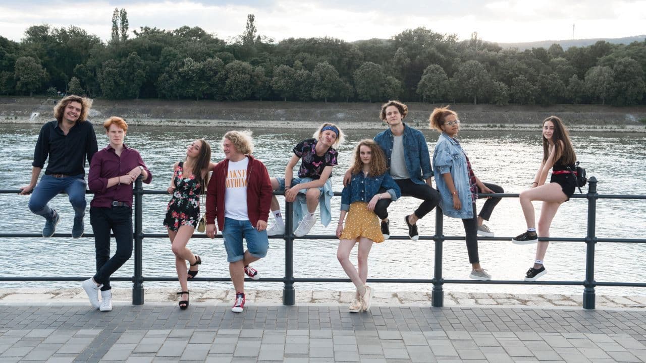 FOMO: Megosztod, és uralkodszの背景画像