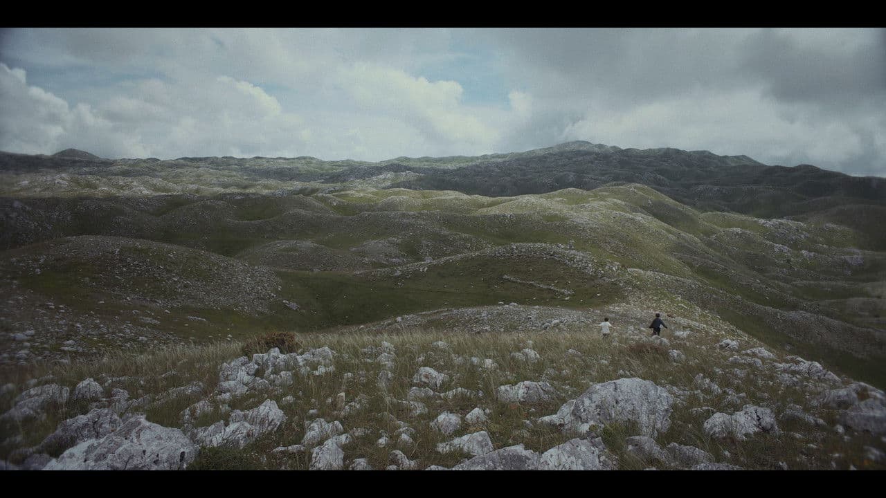 Largohen Dallëndyshetの背景画像