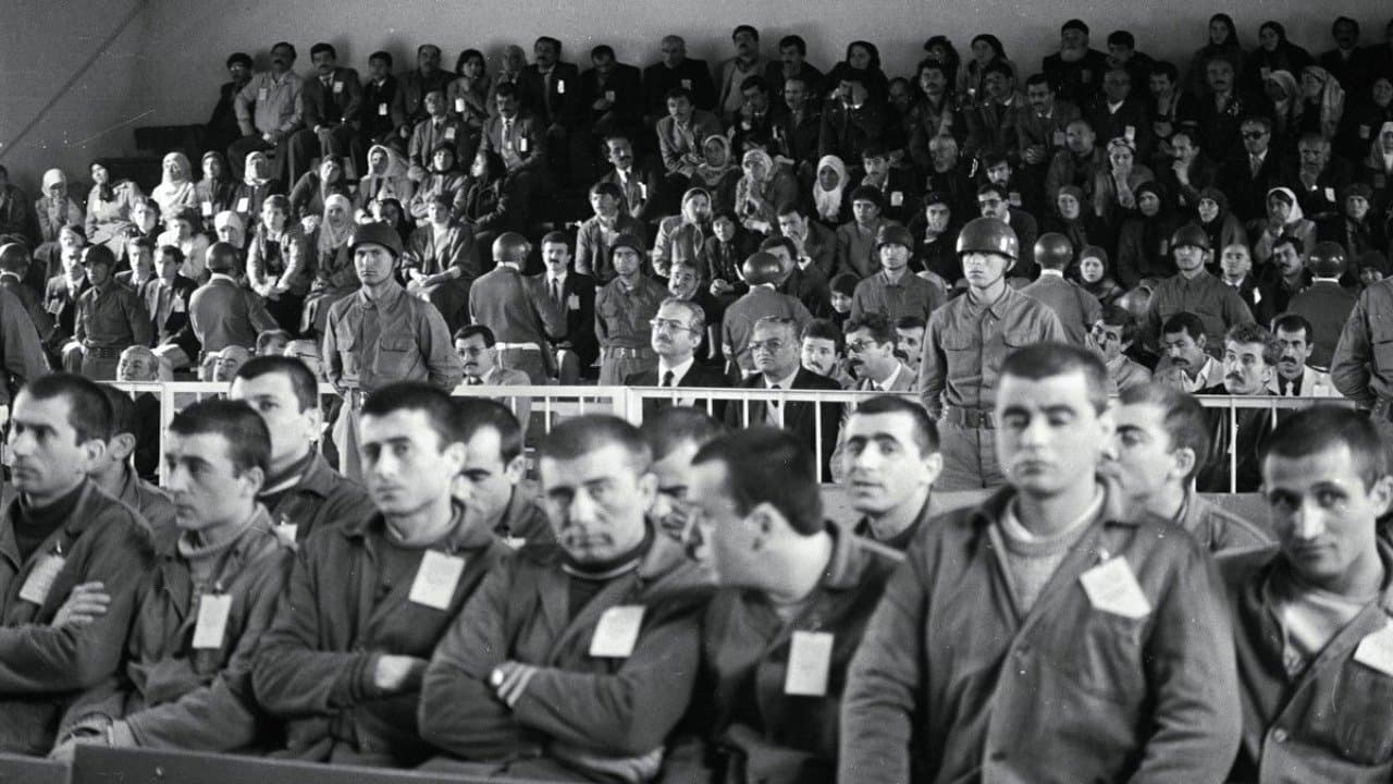 12 Eylül: Demokrasiye Dönüşの背景画像