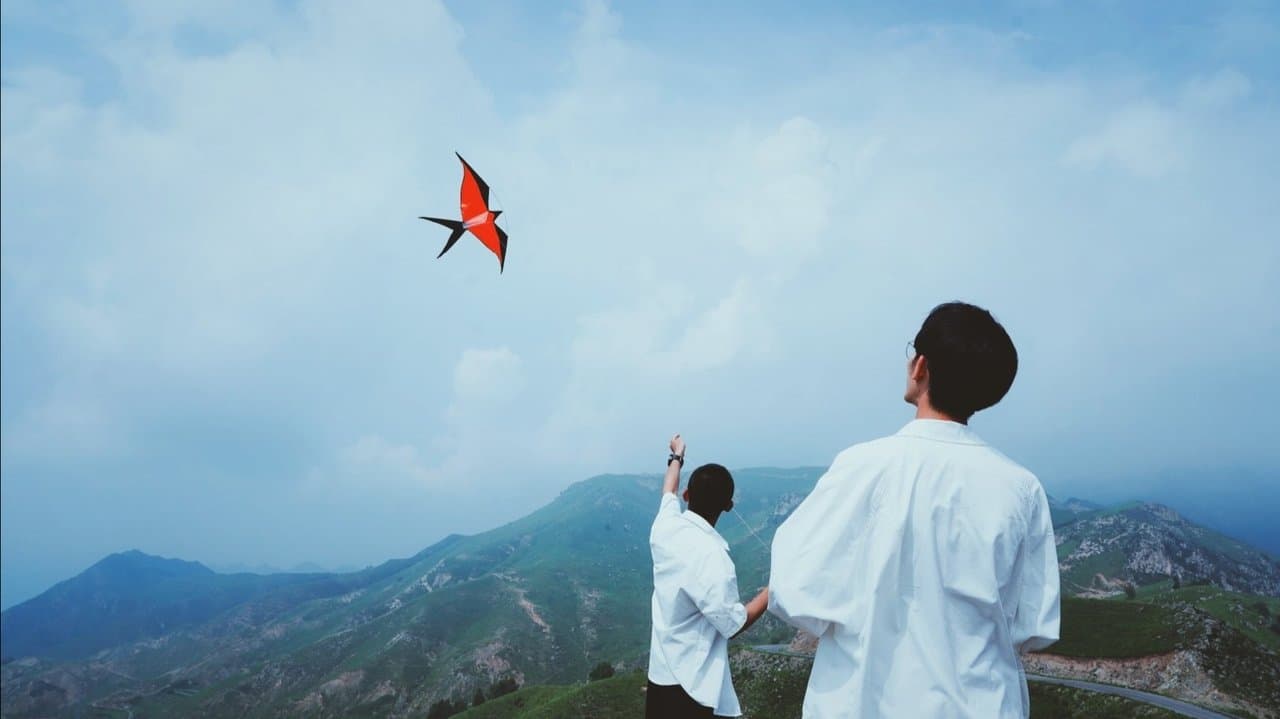 春风不喜是少年の背景画像