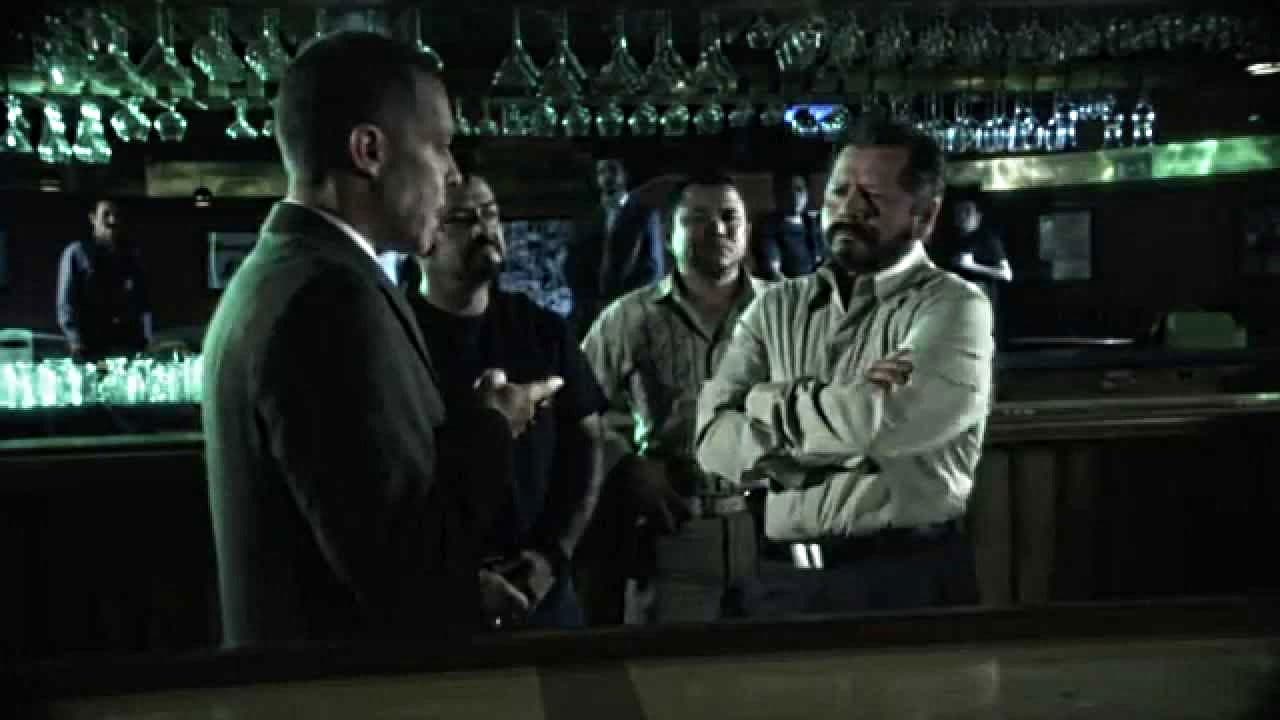 Chuy y Mauricio: El Chrysler 300 Part Vの背景画像