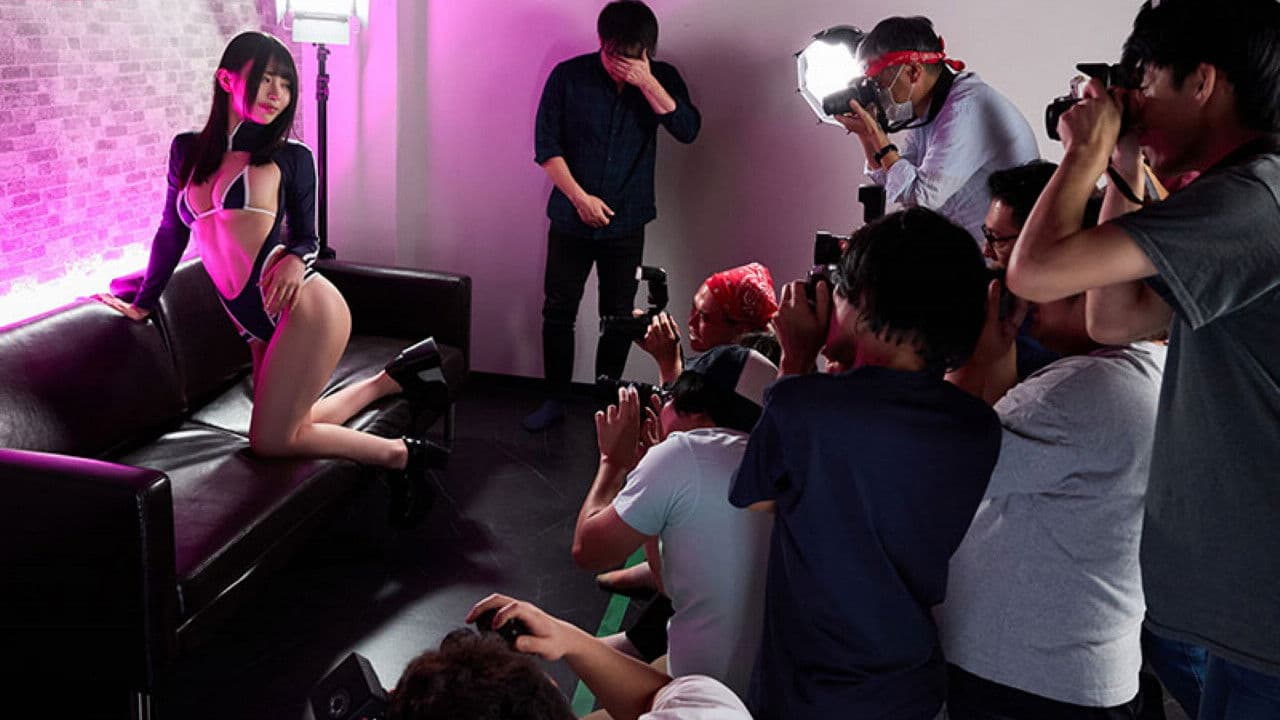 夏●ミ帰り相部屋NTR　一緒にイベントを手伝ってくれたオタク友達が喰い込み卑猥コスを褒めてくれたからー　ラブホでコスプレ中出し絶倫性交の背景画像