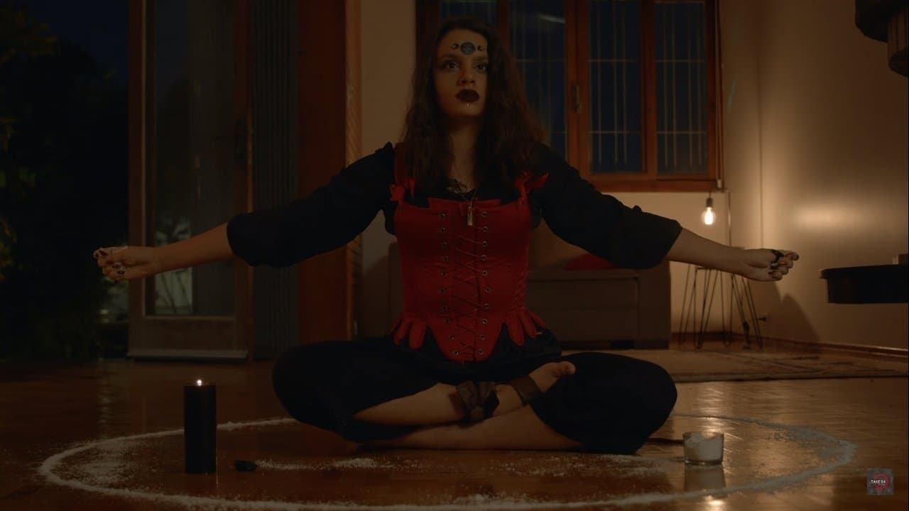 O Mal que Habitaの背景画像