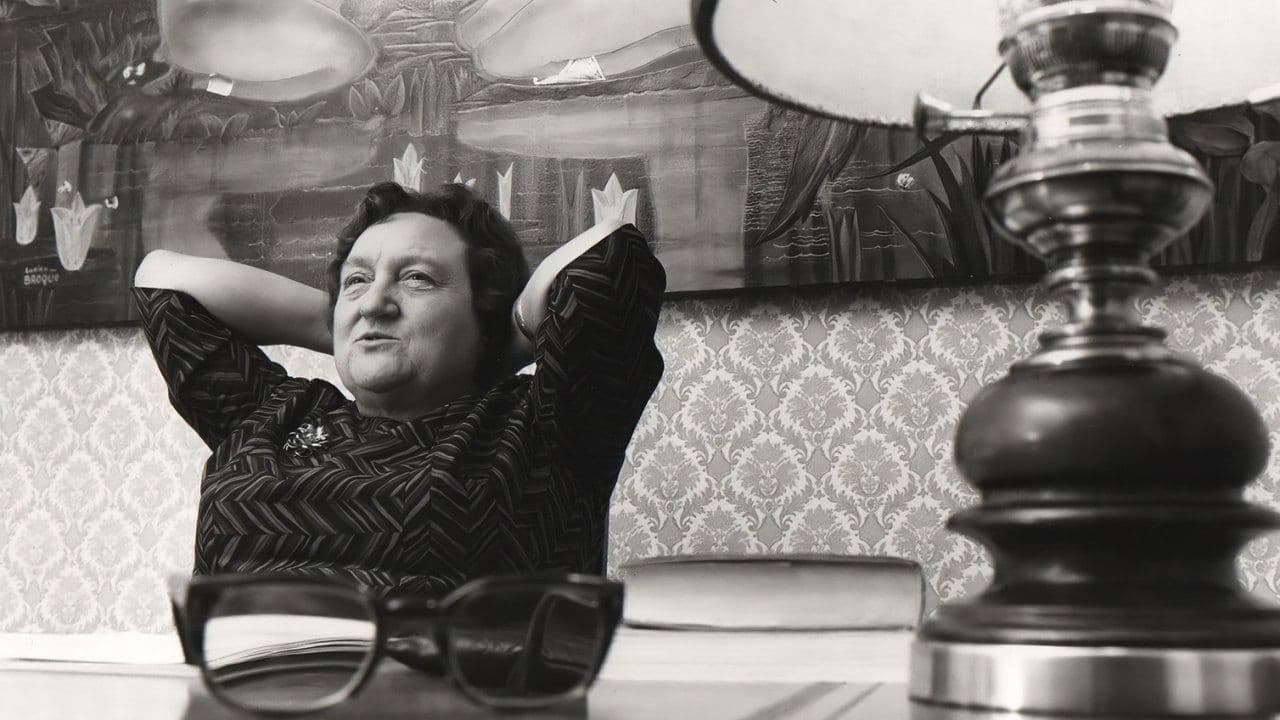 Madame Soleil, la femme qui était supposée savoirの背景画像