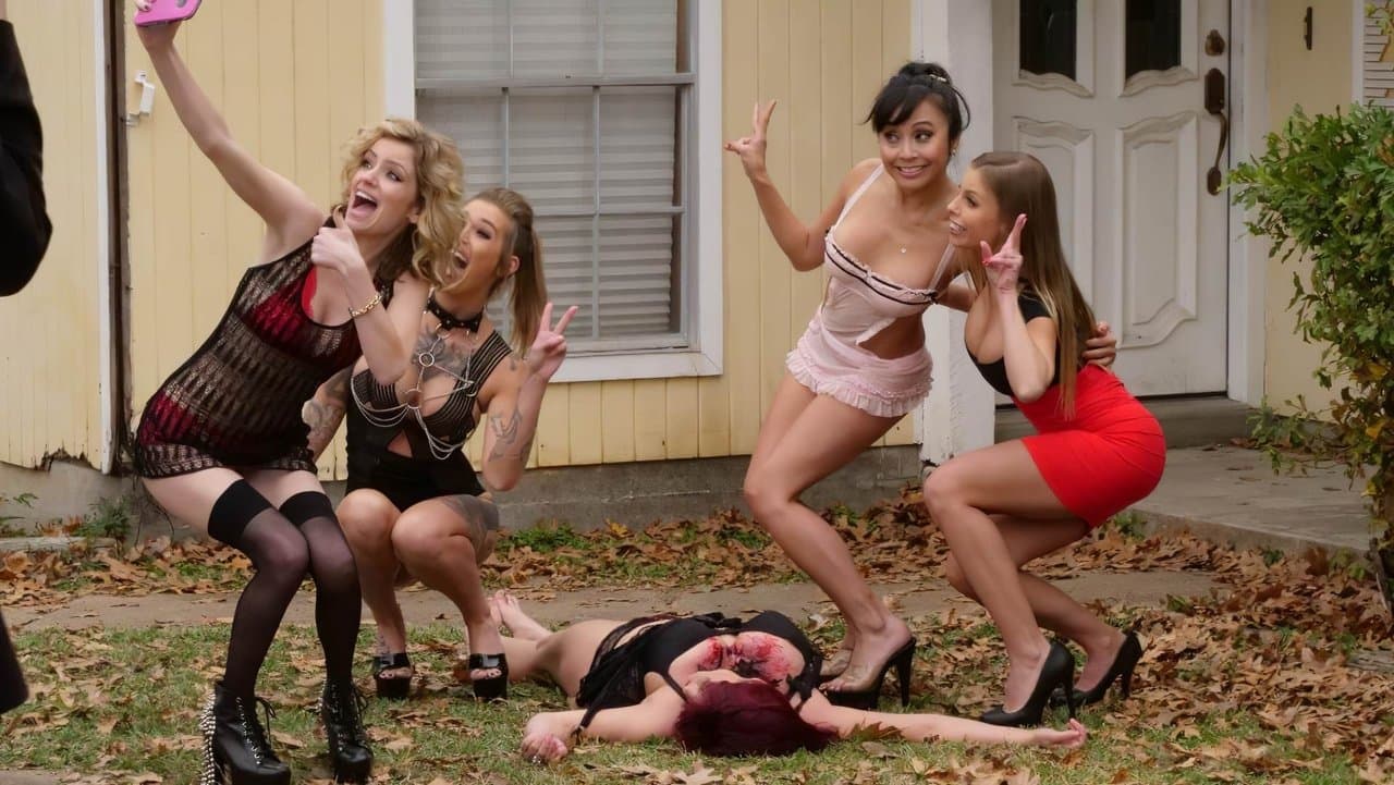 Girls Guns and Bloodの背景画像