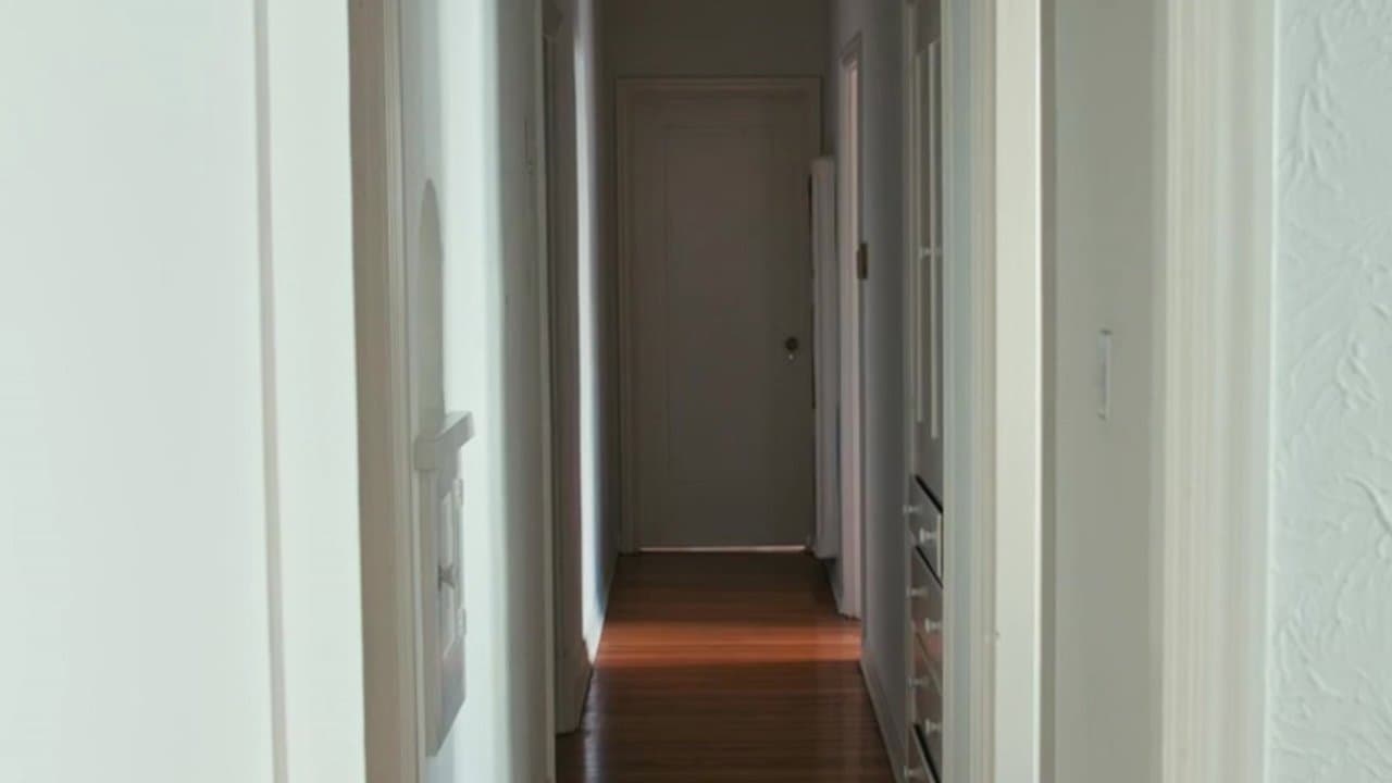 Closet Spaceの背景画像