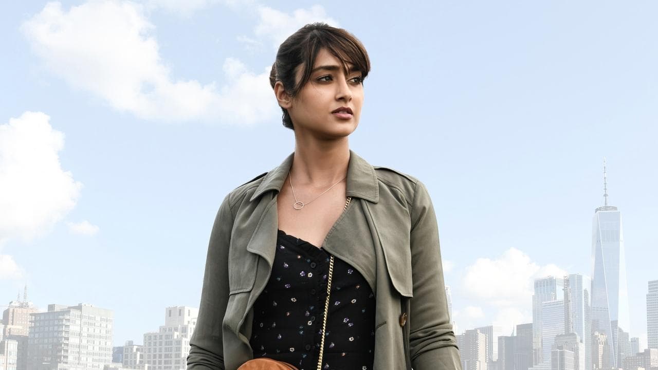 అమర్ అక్బర్ ఆంటోనిの背景画像