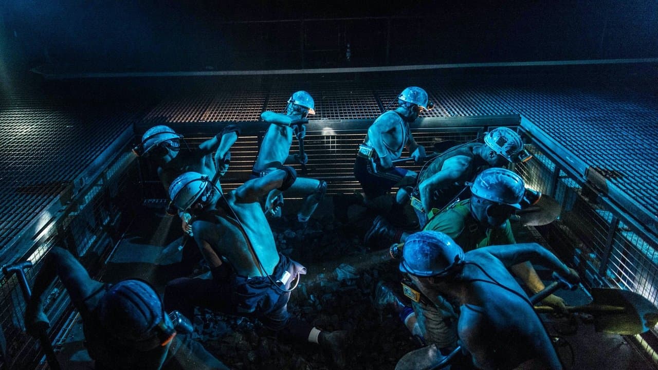 Hampstead Theatre At Home: Wonderlandの背景画像