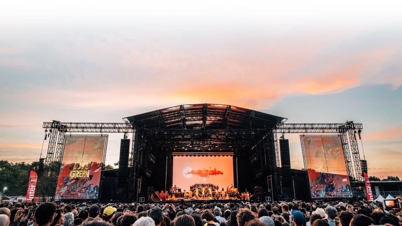 Christine & The Queens - We Love Greenの背景画像