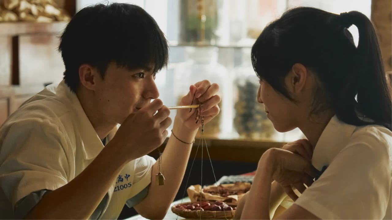 傾斜的秤の背景画像