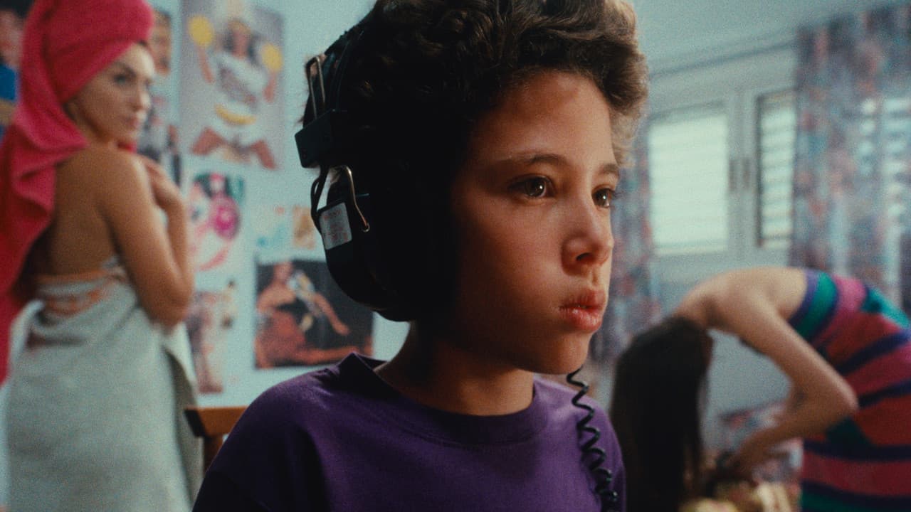 Tell Me Everythingの背景画像