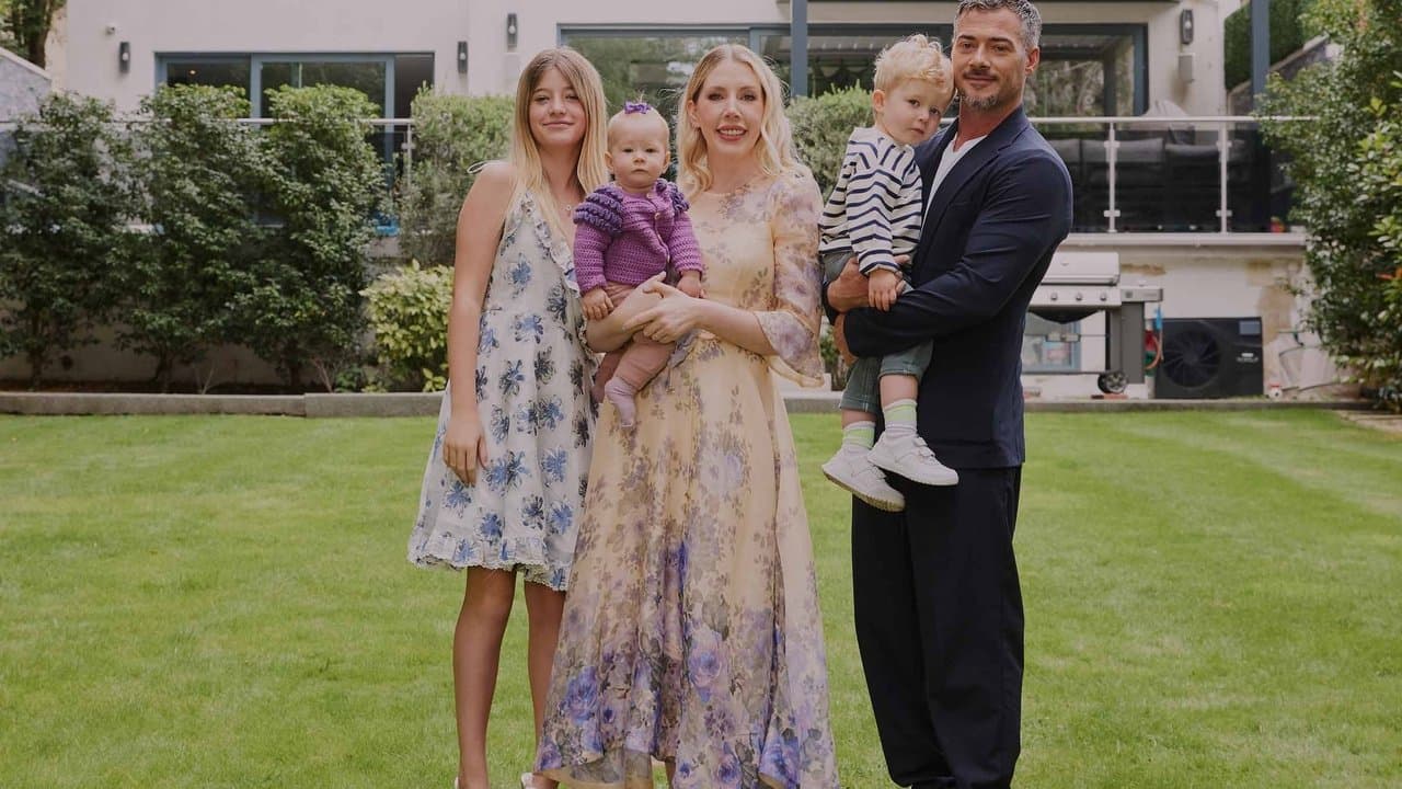 At Home with Katherine Ryanの背景画像