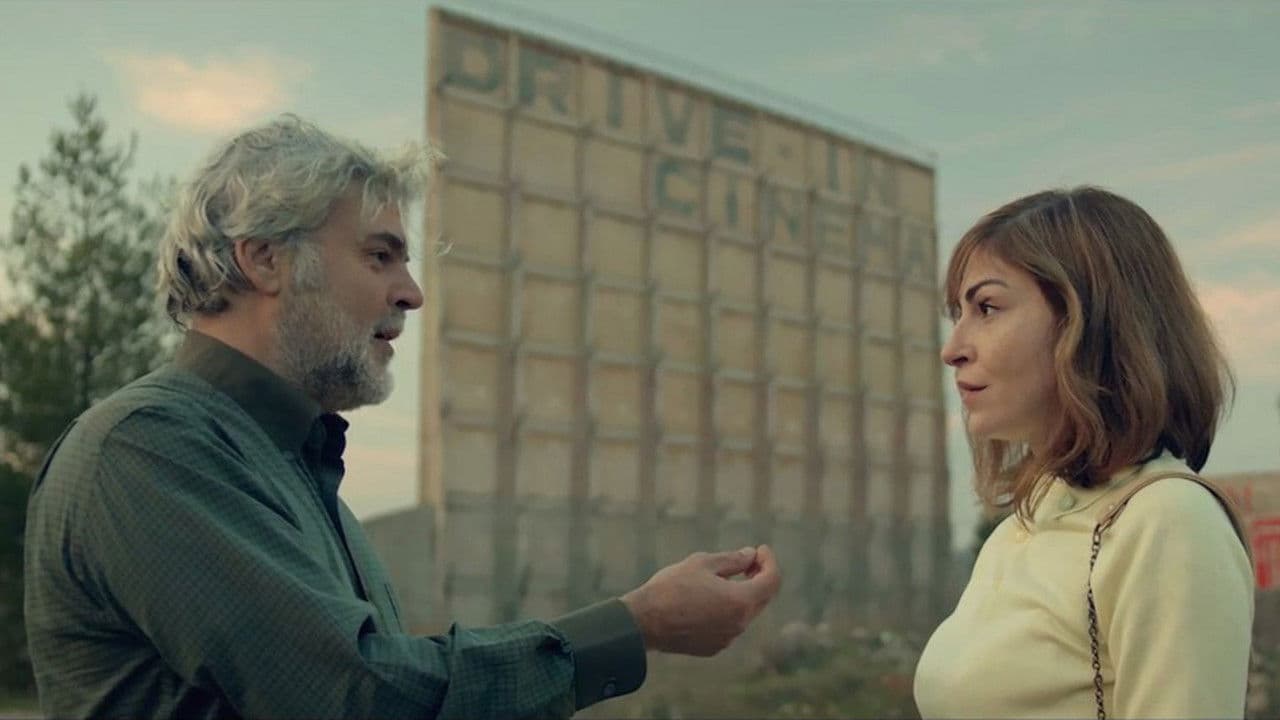 Τρεις Αυγουλιέρες, Παραλίγο Τέσσεριςの背景画像