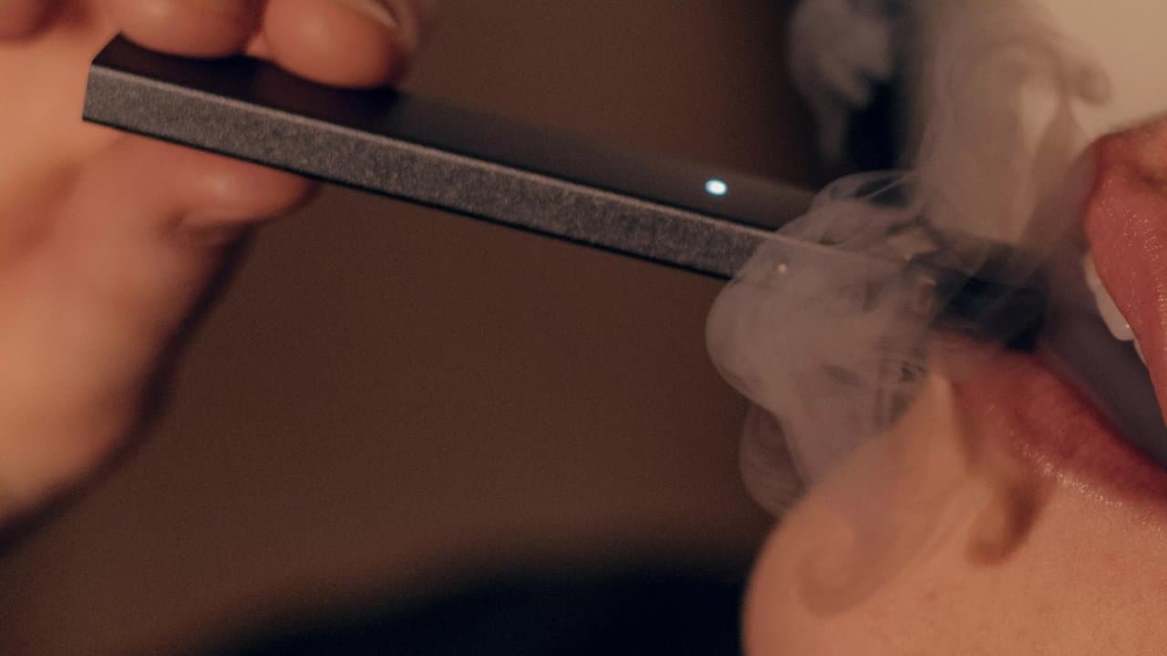 Move Fast & Vape Thingsの背景画像