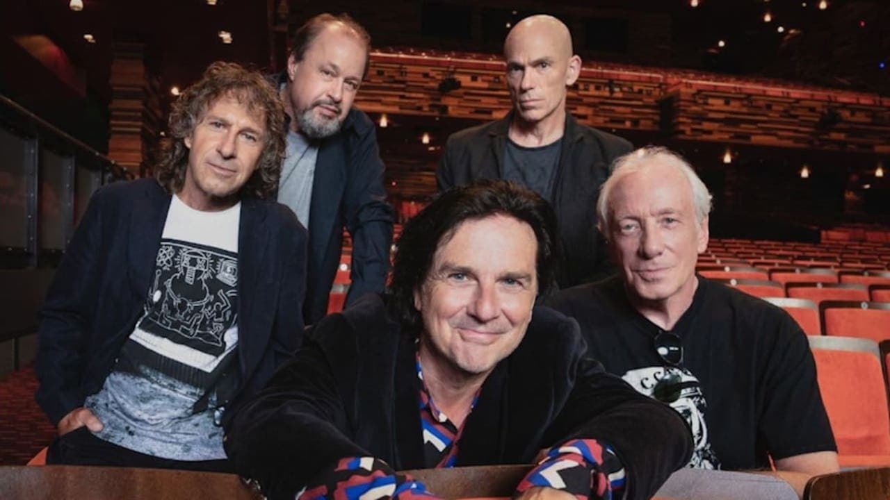 Marillion: Distant Lightsの背景画像