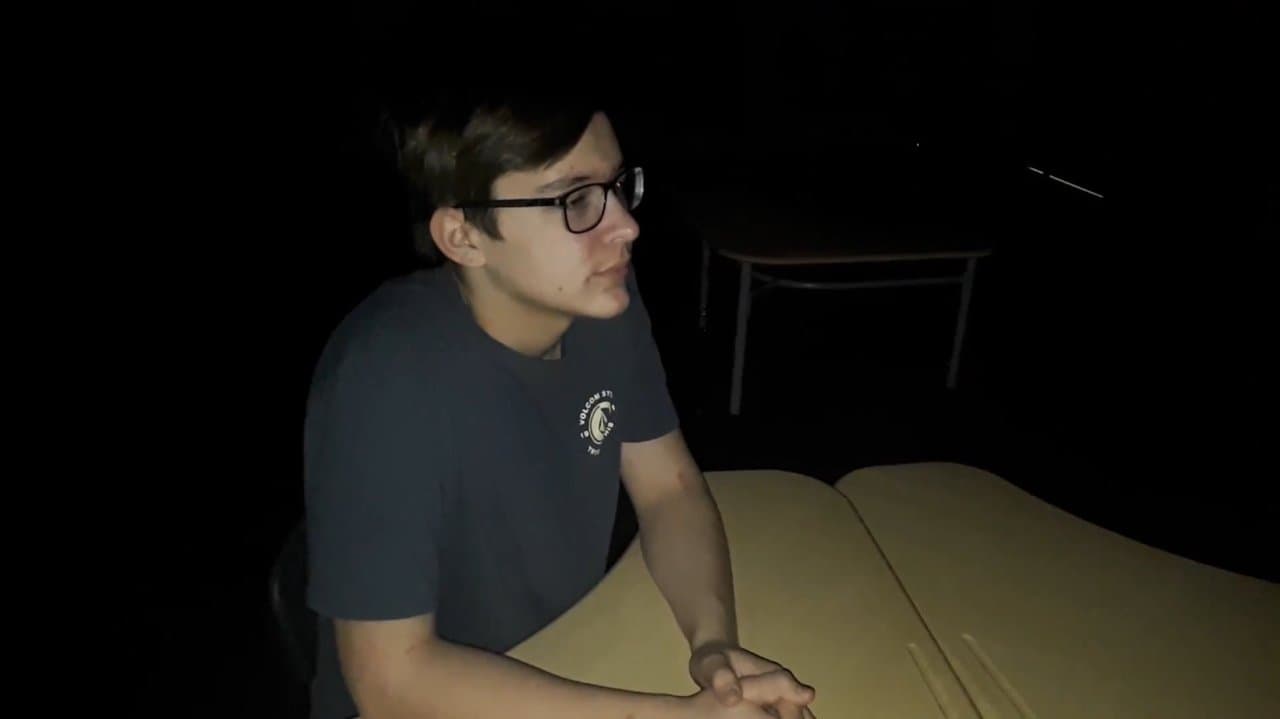 The Dark And Snowy Knightの背景画像