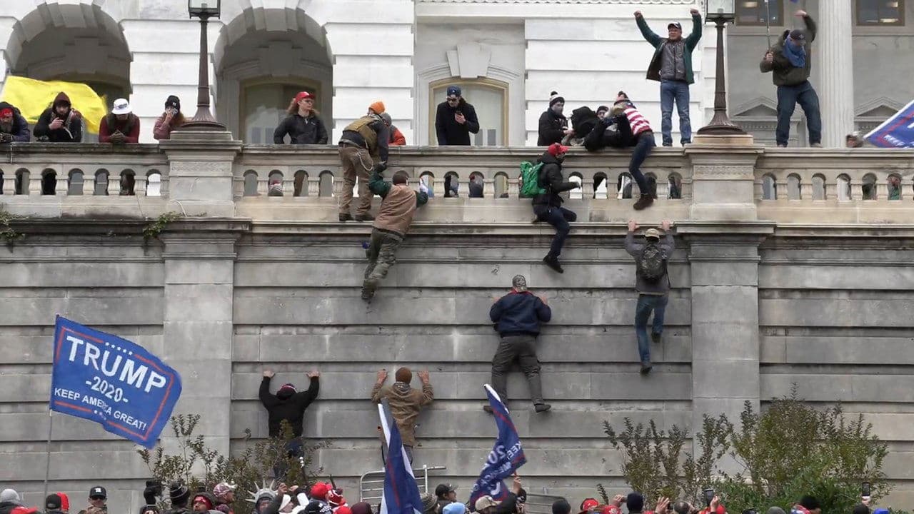 Day of Rage: How Trump Supporters Took the U.S. Capitolの背景画像