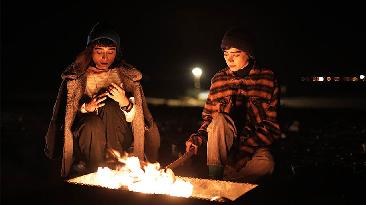 دور، در میانه شرقの背景画像