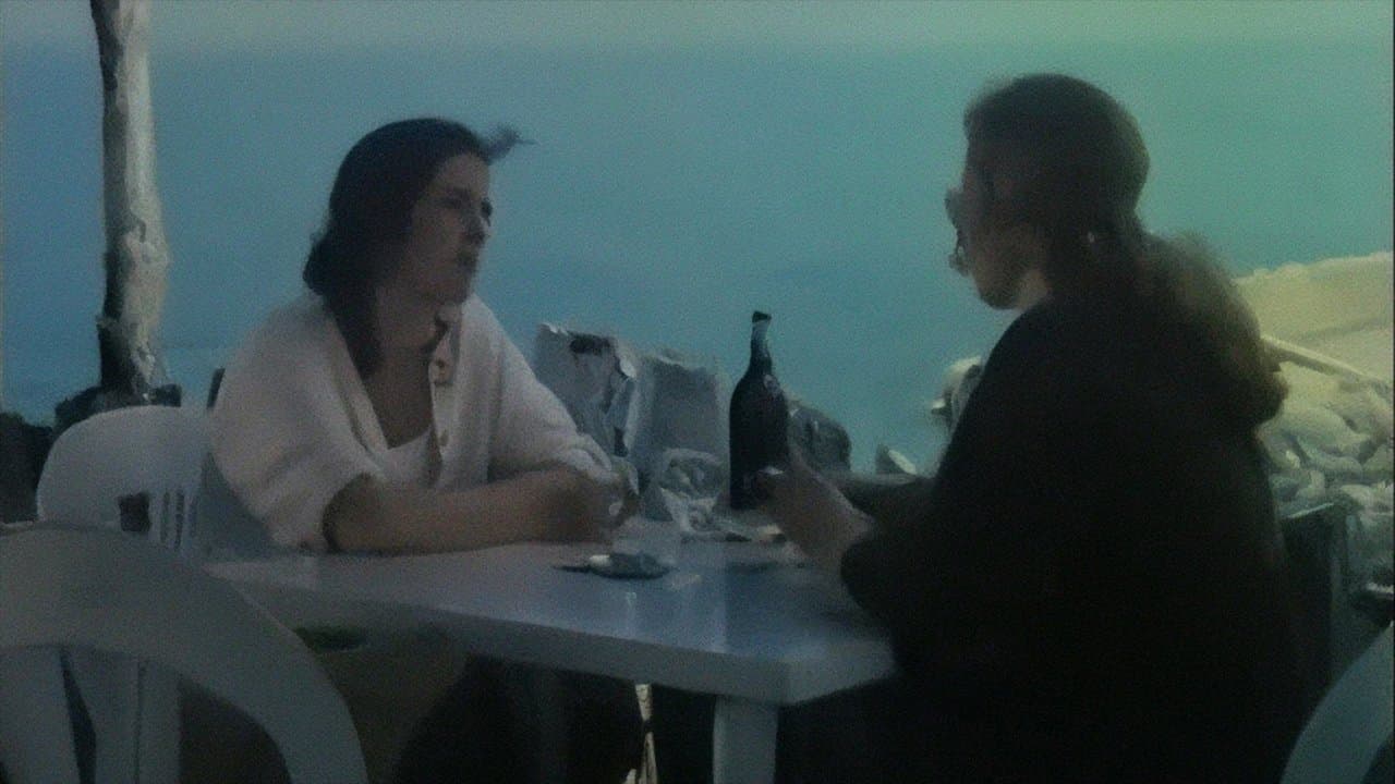 Aşk Üzerine Söylenmemiş Her Şeyの背景画像