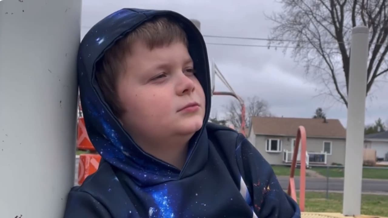 Aloneの背景画像