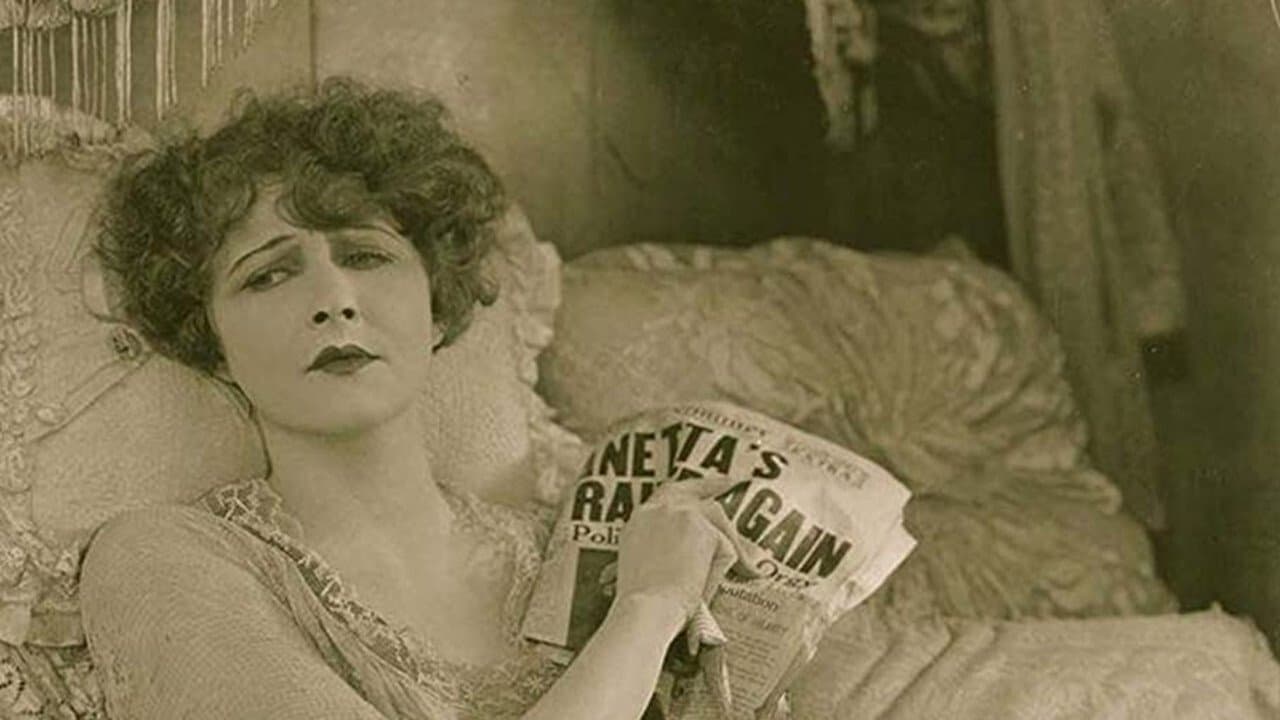 Inez from Hollywoodの背景画像