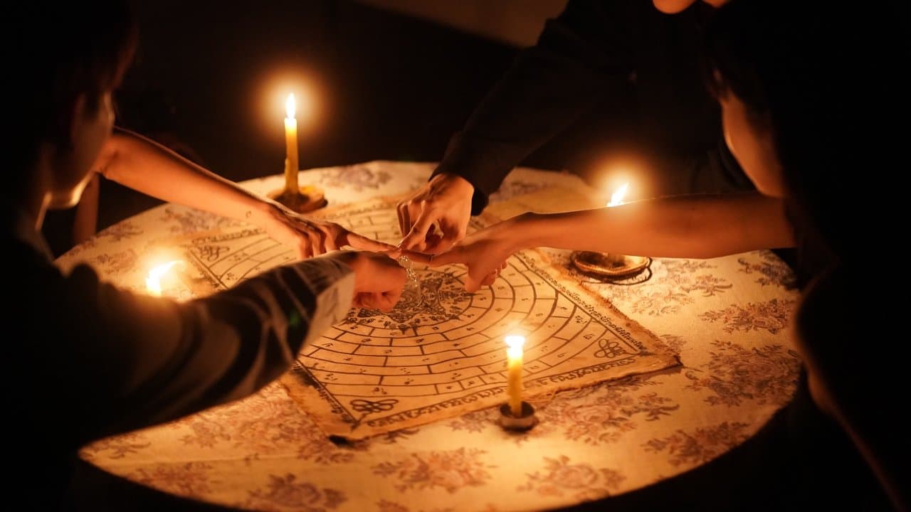 มึงนอน มึงตายの背景画像