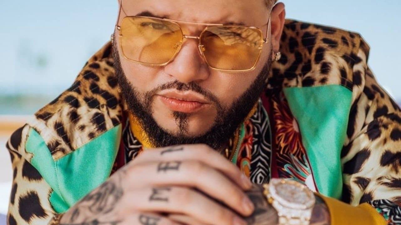 Farruko: En letra de otroの背景画像