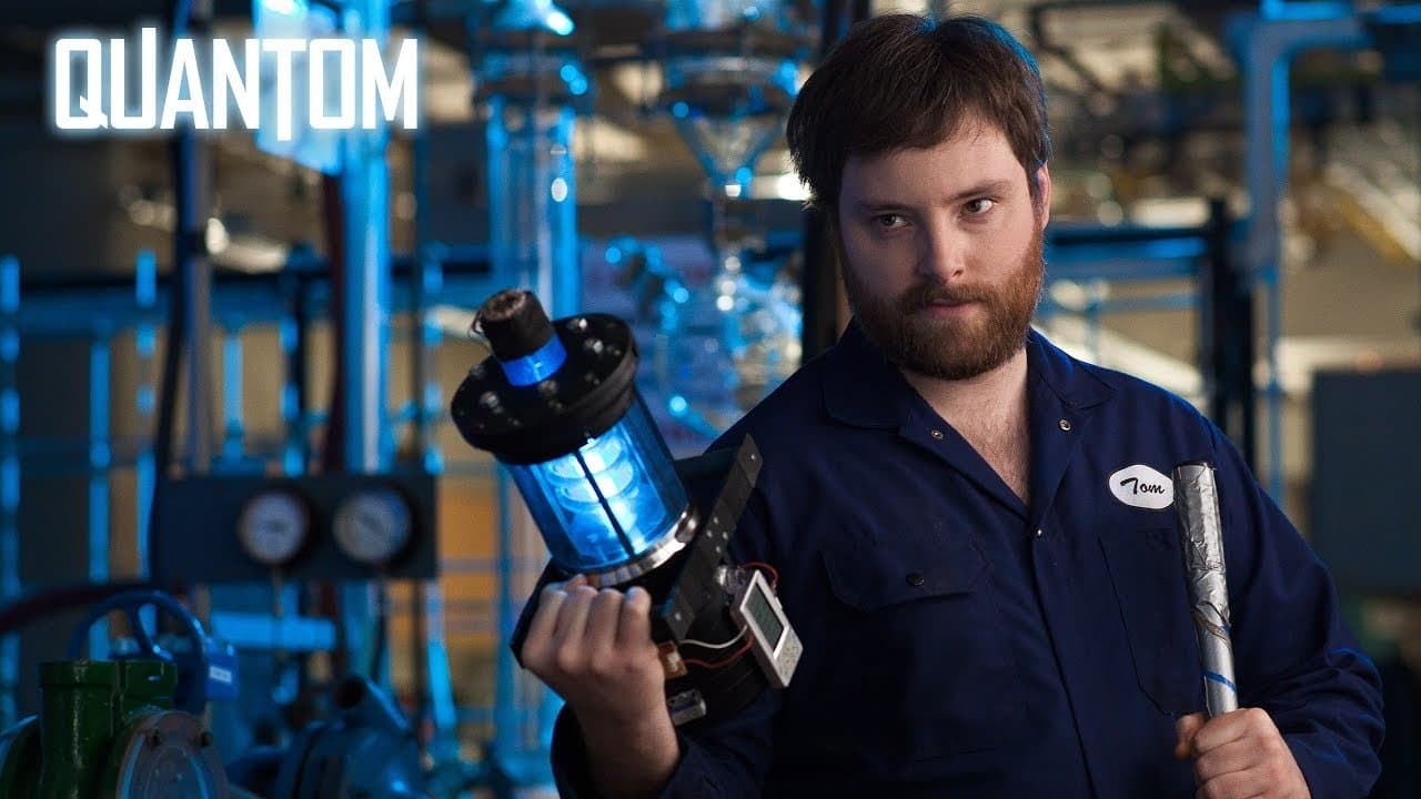 QuanTomの背景画像