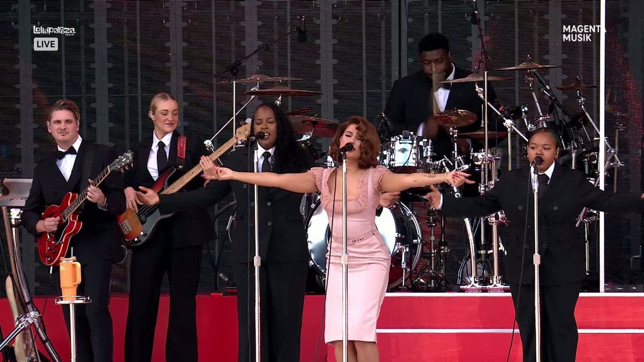 RAYE: Live at Lollapalooza Berlinの背景画像