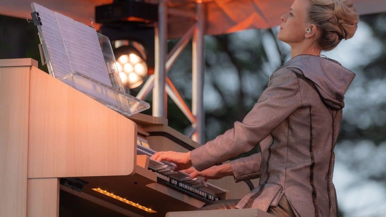 Ērģeles naktī. Iveta Apkalnaの背景画像