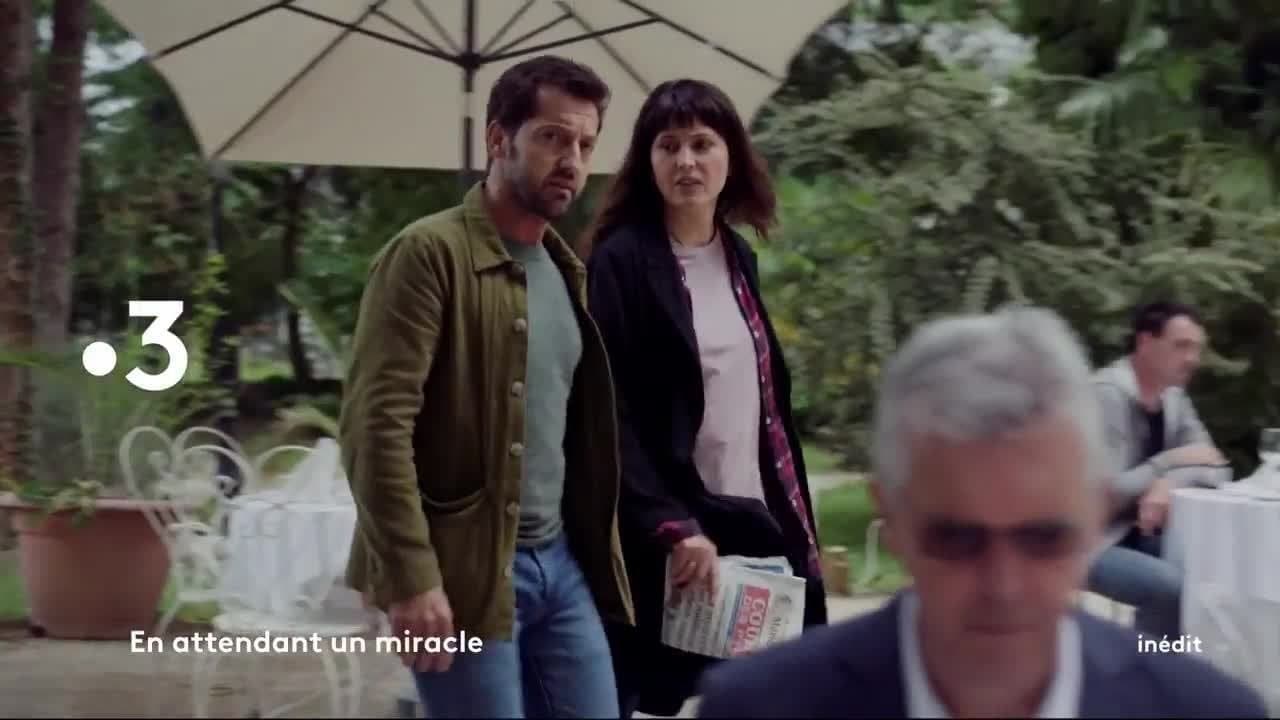 En attendant un miracleの背景画像