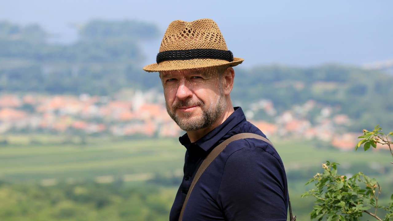 Krajinou vínaの背景画像