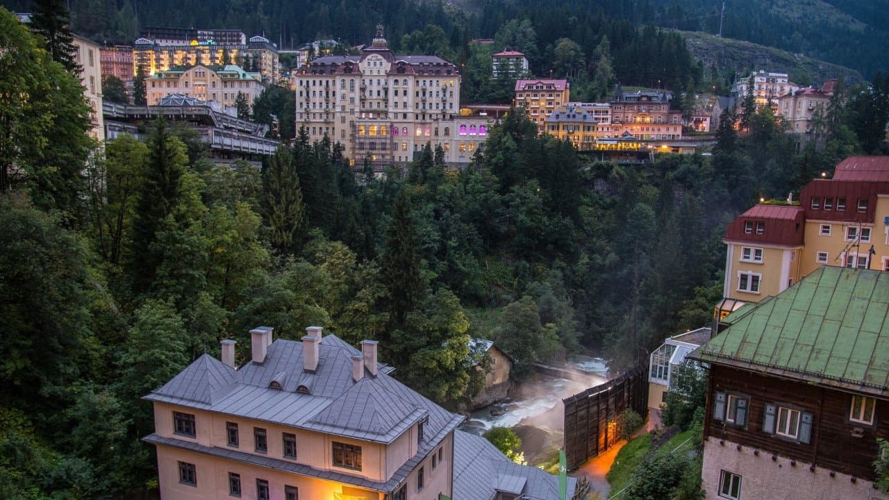 Das Dorf des Schweigensの背景画像