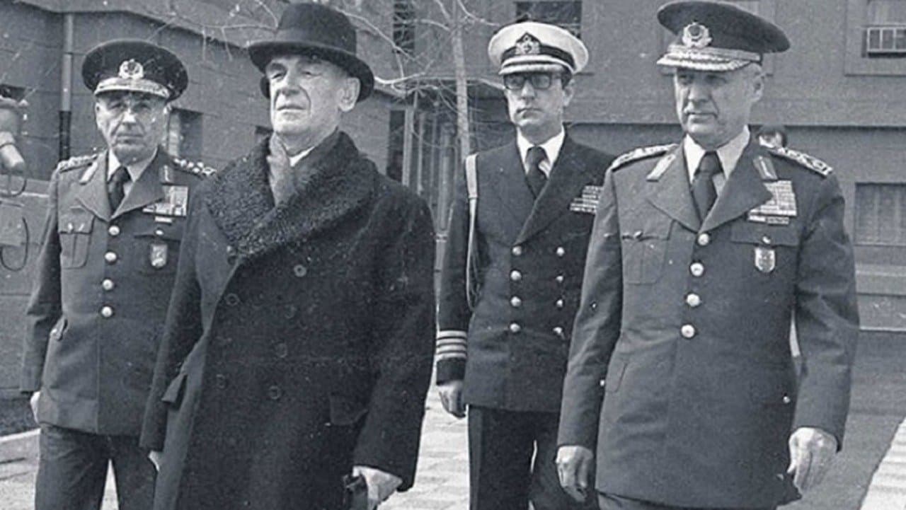 12 Eylül: Renklerin Çatışmasıの背景画像