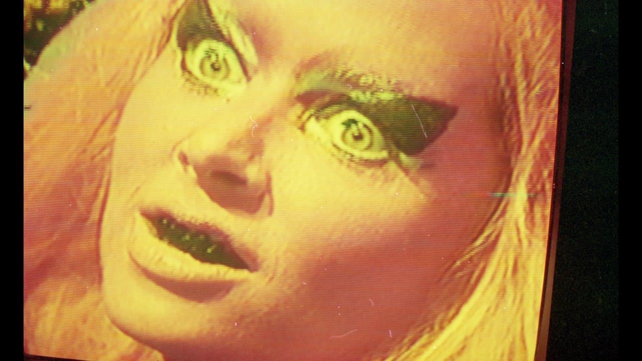 War Is Menstrual Envyの背景画像