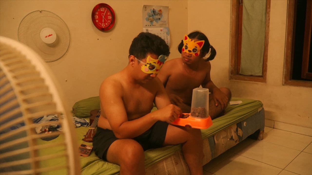 We Need More Fans in Summer !の背景画像