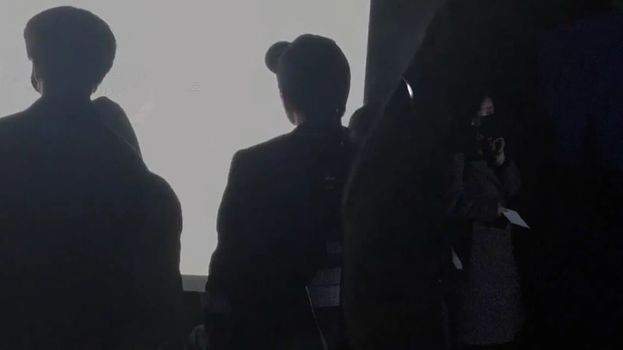 검은 옷을 입지 않았습니까?の背景画像