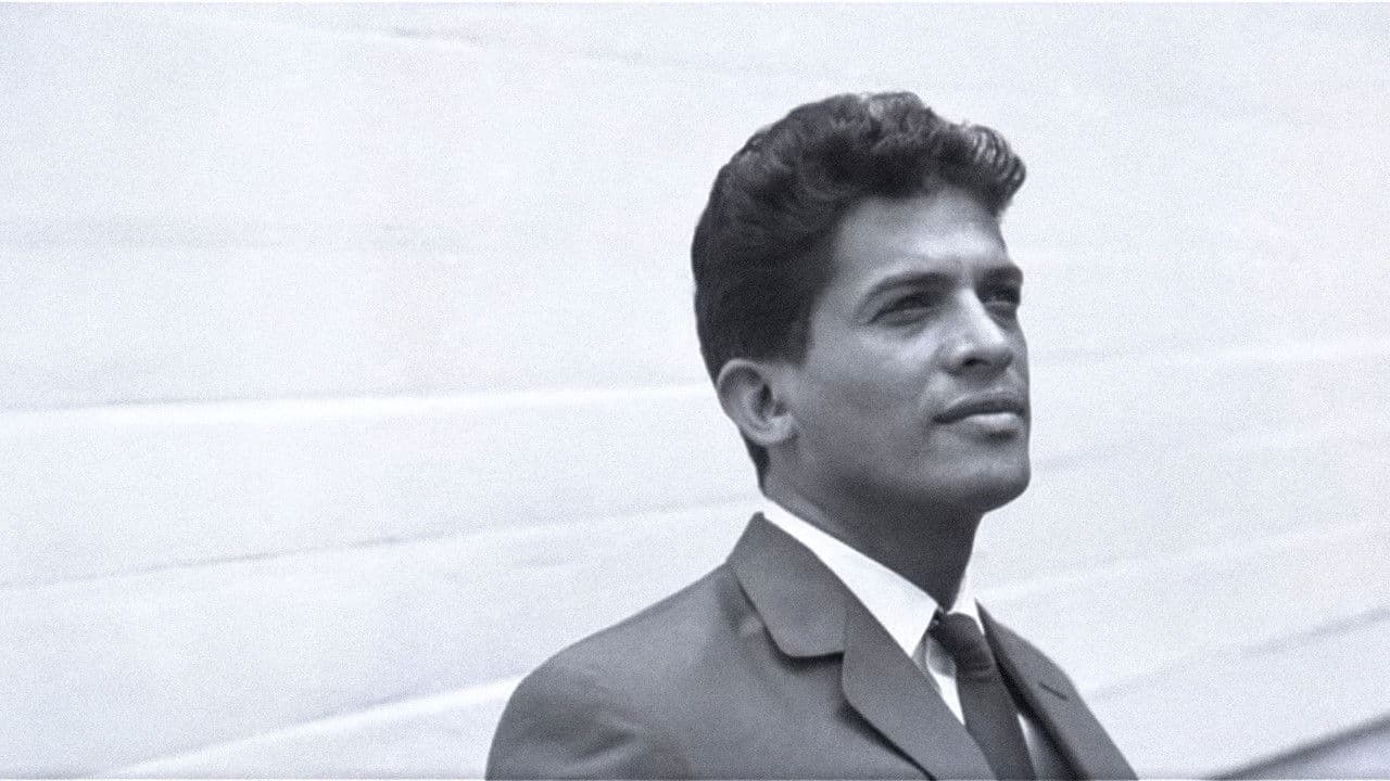 Gaëtan Duval, une vieの背景画像